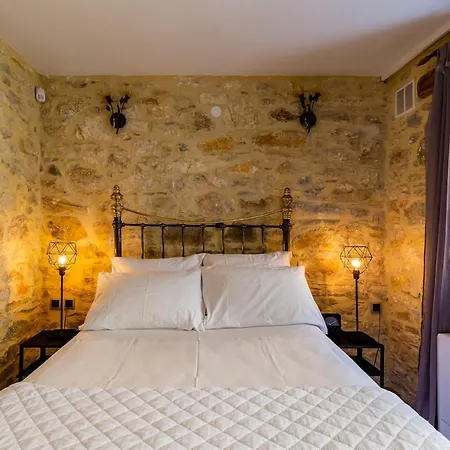 Daire Private Stone Houses In Ermoupolis